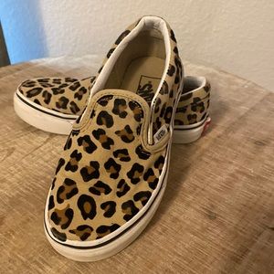 Girl’s Leopard VANS size 13. Good condition